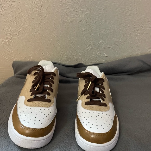 Custom painted shoes - Picture 3 of 7